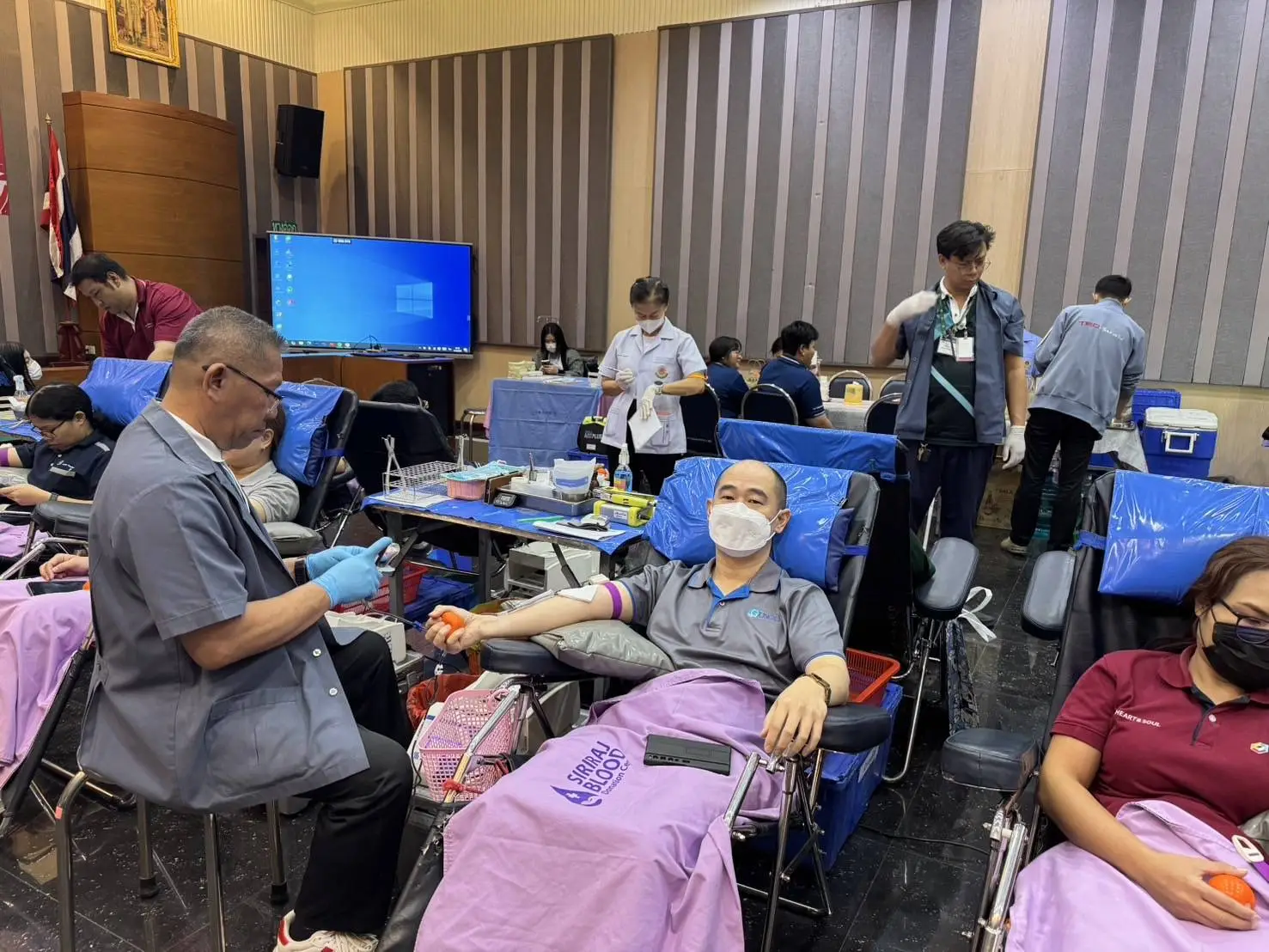 บริจาคโลหิตต่อลมหายใจให้เพื่อนมนุษย์